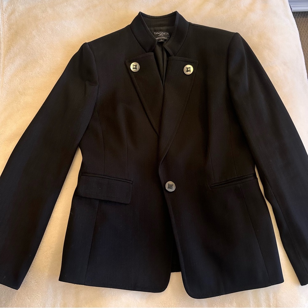 Ellie Tahari Black Blazer